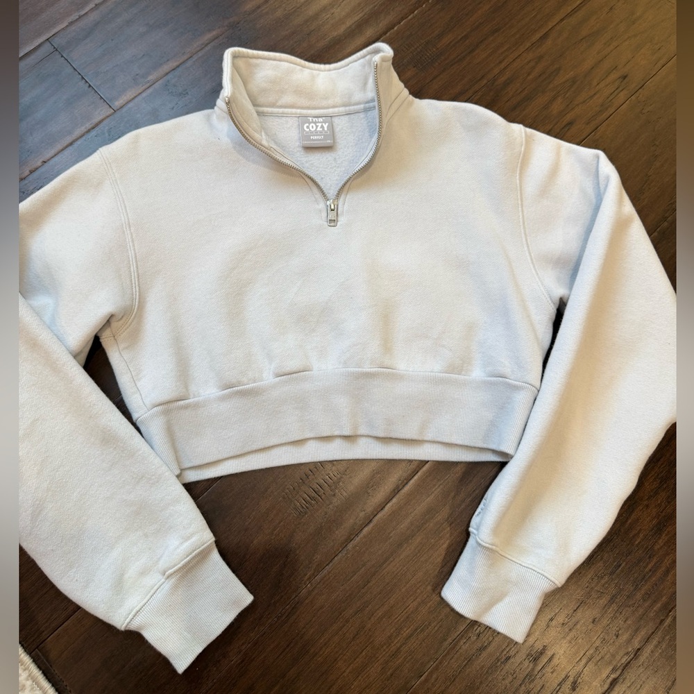 Aritzia Tna quarter zip cropped.